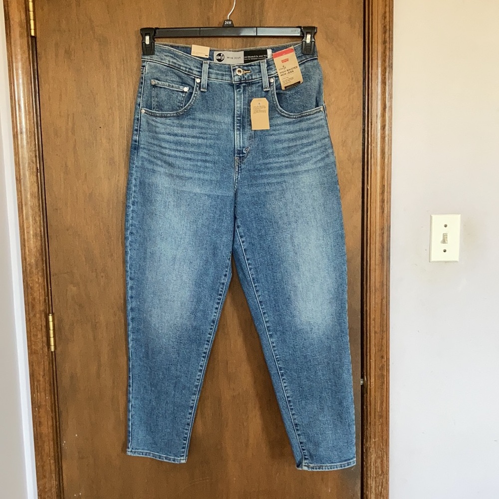 Levi’s high waisted mom jean retro denim style tapered leg 30 X 27